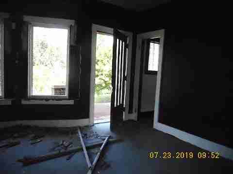 4400 St Clair (36)_m.jpg